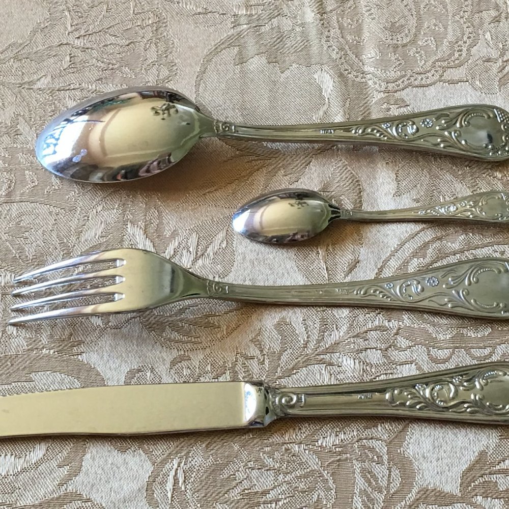 (SOLD)🎉HP🎉 Premium 51 Piece Italian Flatware Set, Service for 12 + Serving Set - Picture 9 of 16